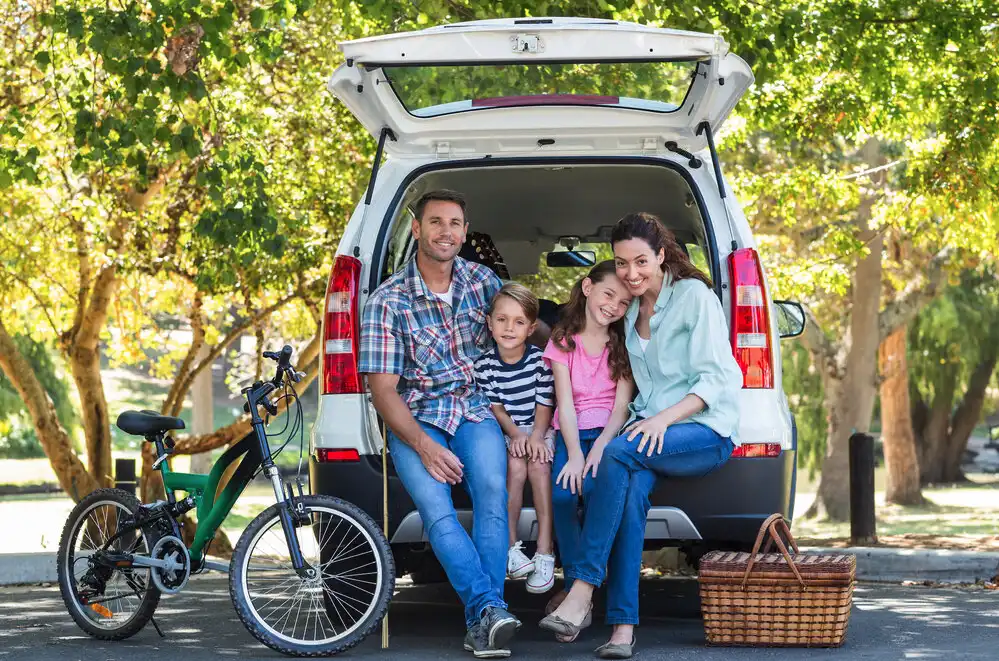 Five Reasons Why You Need a Minivan Rental For a Family Trip